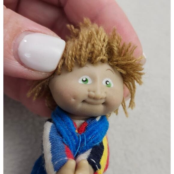 Mini Cabbage Patch Kids BOY Pencil Hugger Yarn Hair Green Eyes Corduroy Rainbow - Picture 8 of 8